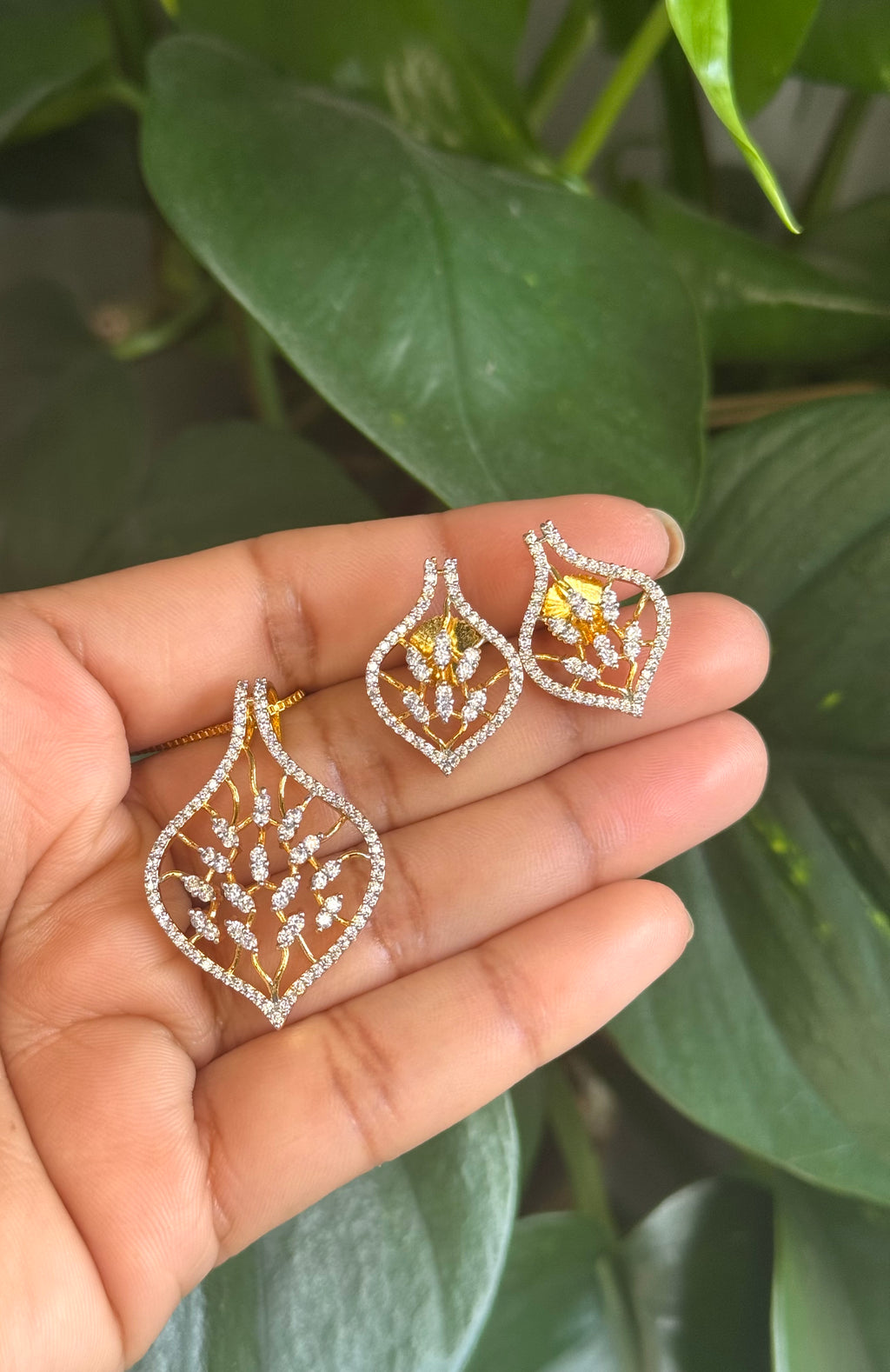 Premium Diamond Replica Pendant Set - ADR80108
