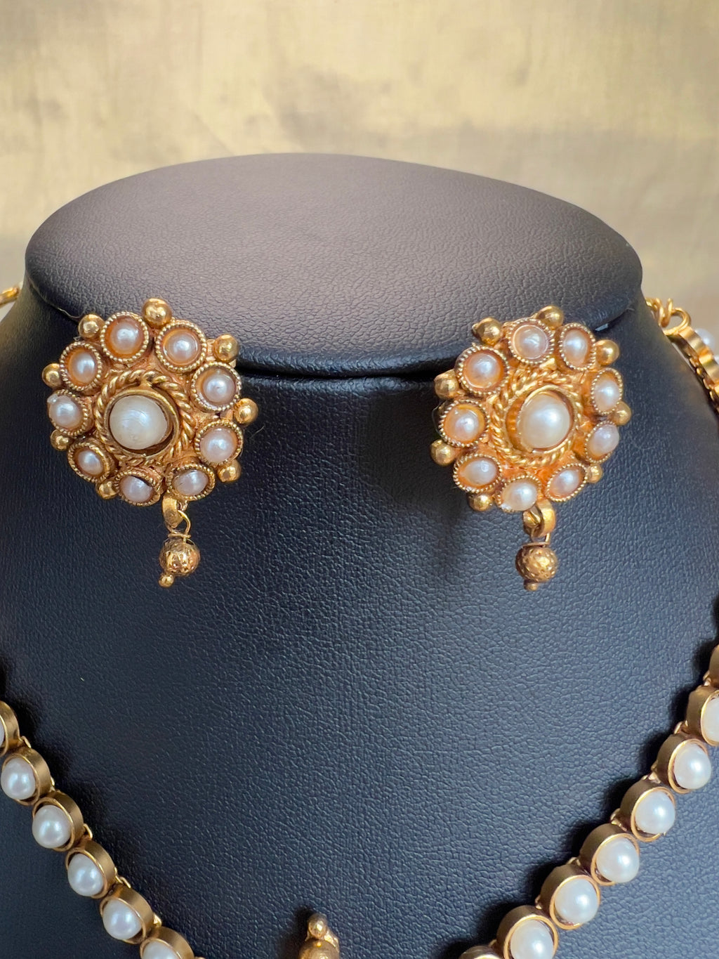 Pearl charm neckpiece - ANP 60157